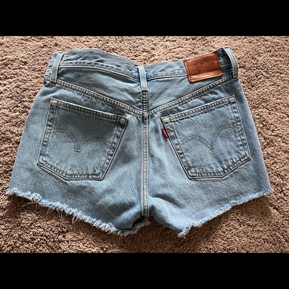 501 Levi Denim Shorts - Picture 2 of 2